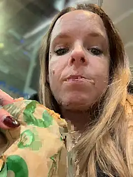 SexyMilf_1987 - Komplett nackt auf dem Klo Fingern