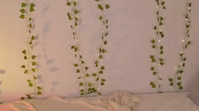 KoriChon - Spread my legs and put domi on clit