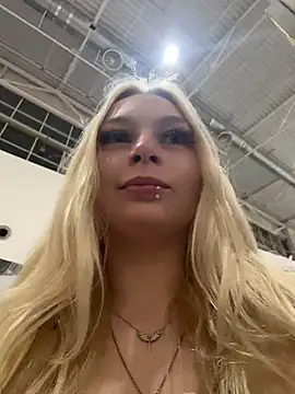 AngelinaTous - I'll show my tits on the street 🔥