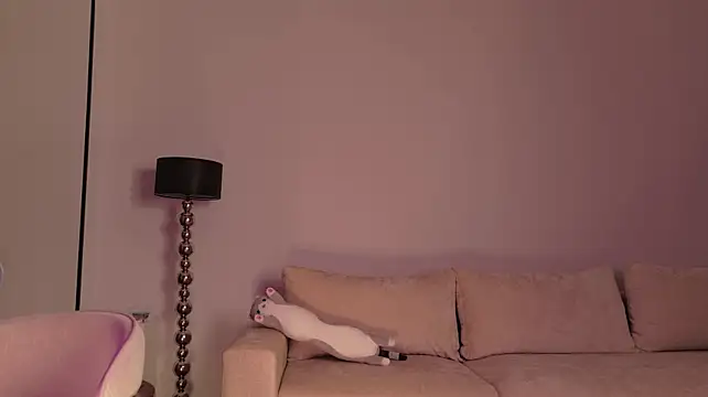 Mi-ra - play with dildo