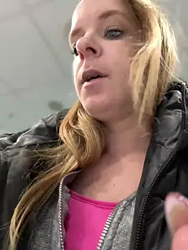 SexyMilf_1987 - Komplett nackt auf dem Klo Fingern