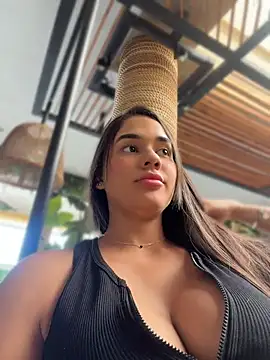 BellaLeclair_ - Open zipper 😏