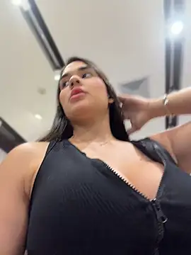 BellaLeclair_ - Open zipper 😏