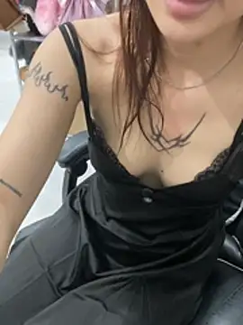 _AnneMia_ - Open chest