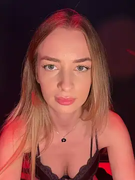 EvieEvans - LAST TIP GETS 3 PORNS WITH 50 STRANGERS