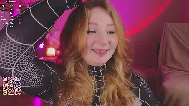 Miss_Ida - shake ass close to the cam