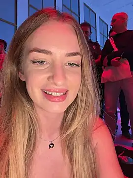 EvieEvans - LAST TIP GETS 3 PORNS WITH 50 STRANGERS