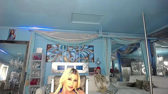 ADRIANNA_FOX - show tits