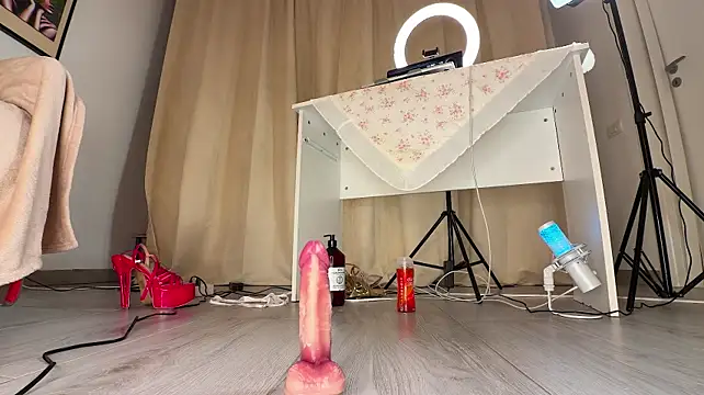 GoddessVeenus - Ride dildo