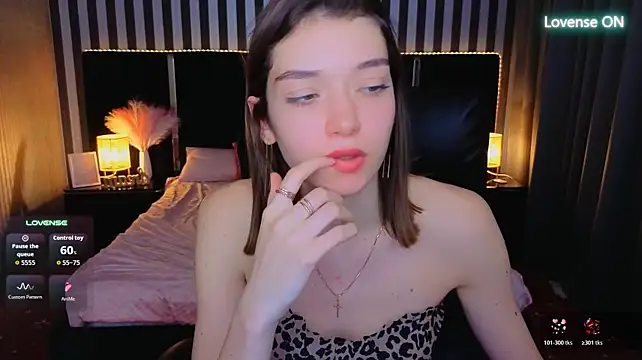 Cherry_Wipe - I'll play with my nipples
