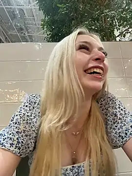 AngelinaTous - I'll show my tits on the street 🔥