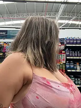 Bella_luna12 - Flash my tits
