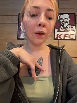 Sunny___Bunny - show tits near ppl in kfc