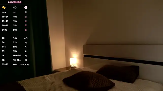 Lissievibes_ - Camel toe close to cam + rub pussy!