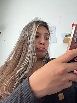 LIZ-06_ - HOT FINGERING RIGHT IN THE PUBLIC !!!