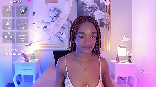 Chloebrunnie - Spread shaved pussy and ass ♥