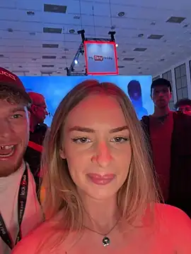 EvieEvans' Live XXX Chat