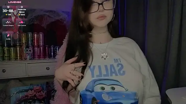 Hornyprincess19 - play with boobies topless