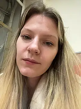 MaryHiggins - Naked playing with pussy