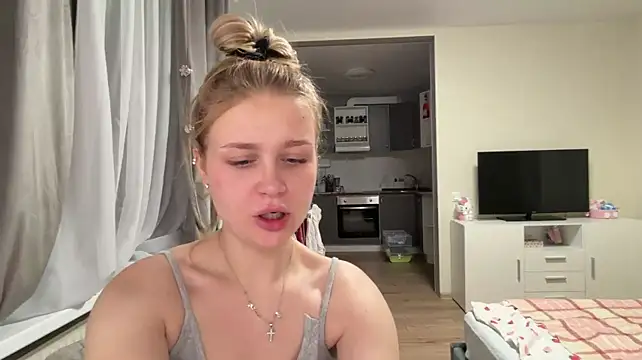 VeliaMarchionese - Do you want to see my wet tongue?