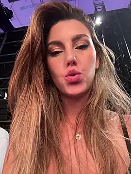 Nicole_98 - Destroy my Ass in front of 1000strangers