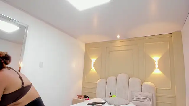 MELINAMARTINS - finger in my ass