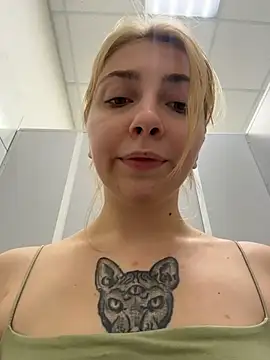 Sunny___Bunny - SPANK clit with open door
