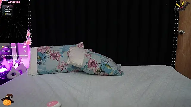Hornybarelylegalgirl - RUB PUSSY 🤞