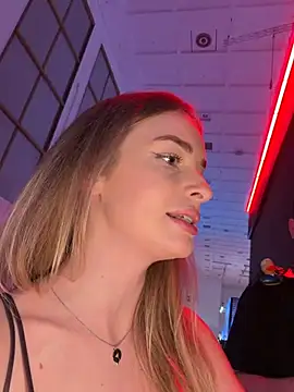EvieEvans - LAST TIP GETS 3 PORNS WITH 50 STRANGERS
