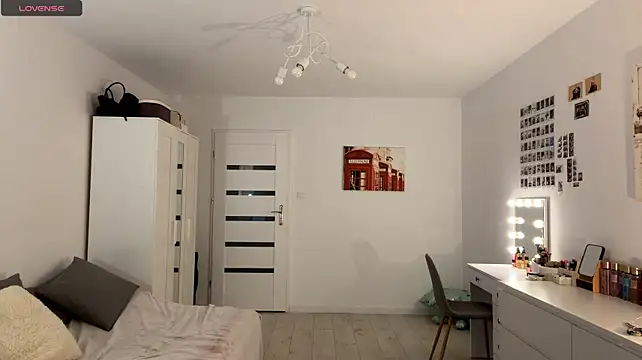 ConchitaRa - Massage my boobs under top