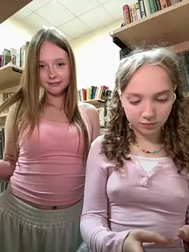 Bambi_lu - Lulu lower Jenny’s pants on knees🙈🍓