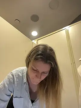 MaryHiggins - Naked playing with pussy