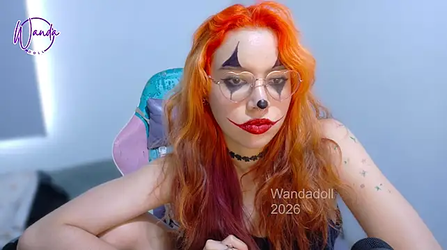 WandaDoll - Show open asshole + 5spank