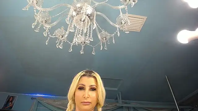 ADRIANNA_FOX - show tits