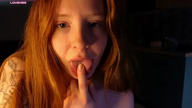 CelineArden - suck fingers with saliva