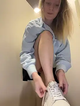 MaryHiggins - Playing with a dildo