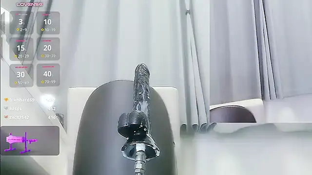 Mya8860 - 寂寞少妇老公不在受不了，进来让你为所欲为。水多多，控制炮机3分钟