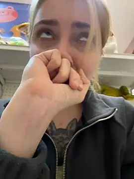 Sunny___Bunny - SPANK ass with toy in store
