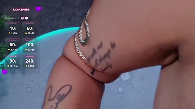 ReinaChloe - Fingering pussy + Domi vibratig harder🔥