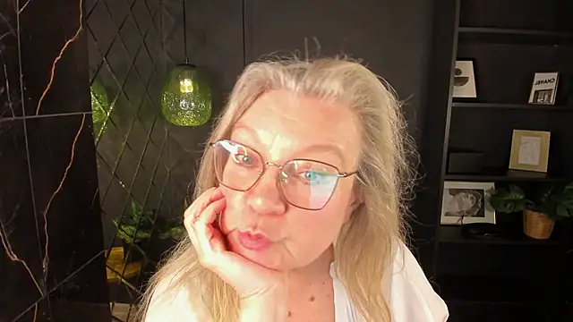 NataliMellow - rub my nipples