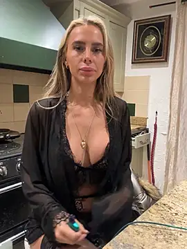 BellaGreenxo - Tease Ass (2mins)