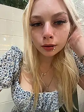 AngelinaTous - I'll show my tits on the street 🔥