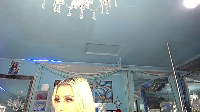 ADRIANNA_FOX - show tits