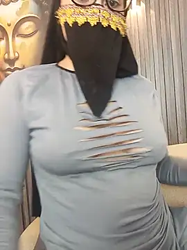 LilMalak - naked and sensual dance