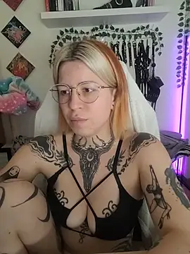 Divine_eve - top off and tits play