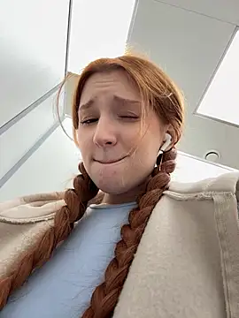 Katexxxx - bounce underboobs on tram 🚃