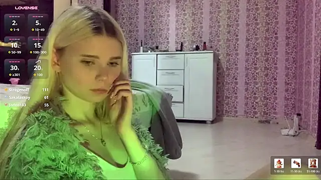 EdwinaDespres - Squize my boobs hard💖