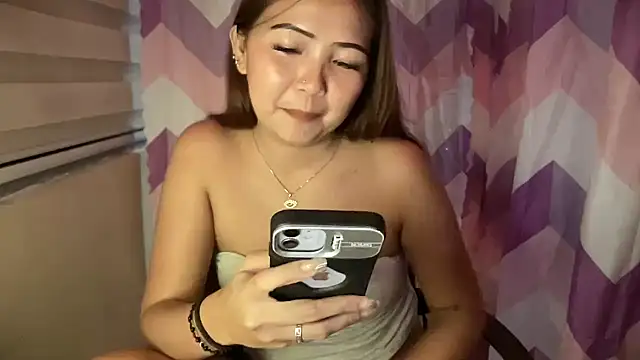 Yourmommy_pia - show tits