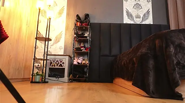 Alexa_Duque34 - I'm here to serve my queen