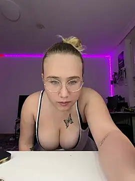 MarieHofer19 - spank my ass till red 🍑